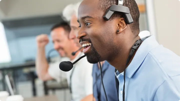 نص تدريب اخباري رياضي بعنوان (السعودية تفوز بحق استضافة كأس العالم 2034 في كرة القدم بعد موافقة